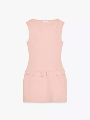 Klänning - Säljer en jätte fin elegant rosa klänning från Zara den är helt oanvänd. Nypris 399kr