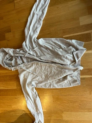 RYYLVS Hoodie - Ryylvs tröja bra skick, strl 158-164 köptes från Kids brand store.