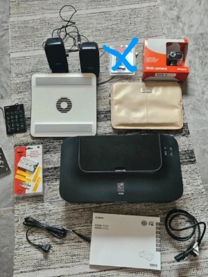 Datortillbehör nytt  - Nytt.  Laptopfläkt Nytt. Microfun nytt I förpackningen.  Tangentbord nytt. Webbkamera nytt I förpackningen.  Datorväskan nytt. Mediahub nytt. Datorhögtalare bra ljud. Canon bläckstråleskrivare passar till stationär dator o bärbar dator  Miniräknare 
