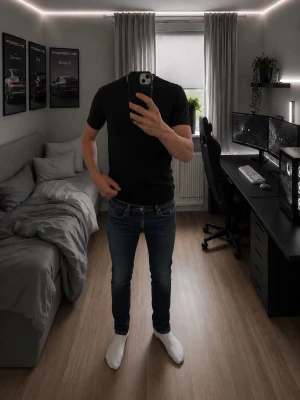 Diesel jeans - Tja! Säljer nu dessa as feta diesel jeans. Jag är inte helt säker på storleken men det lär vara W27 och L30 ish. MVH Emil 