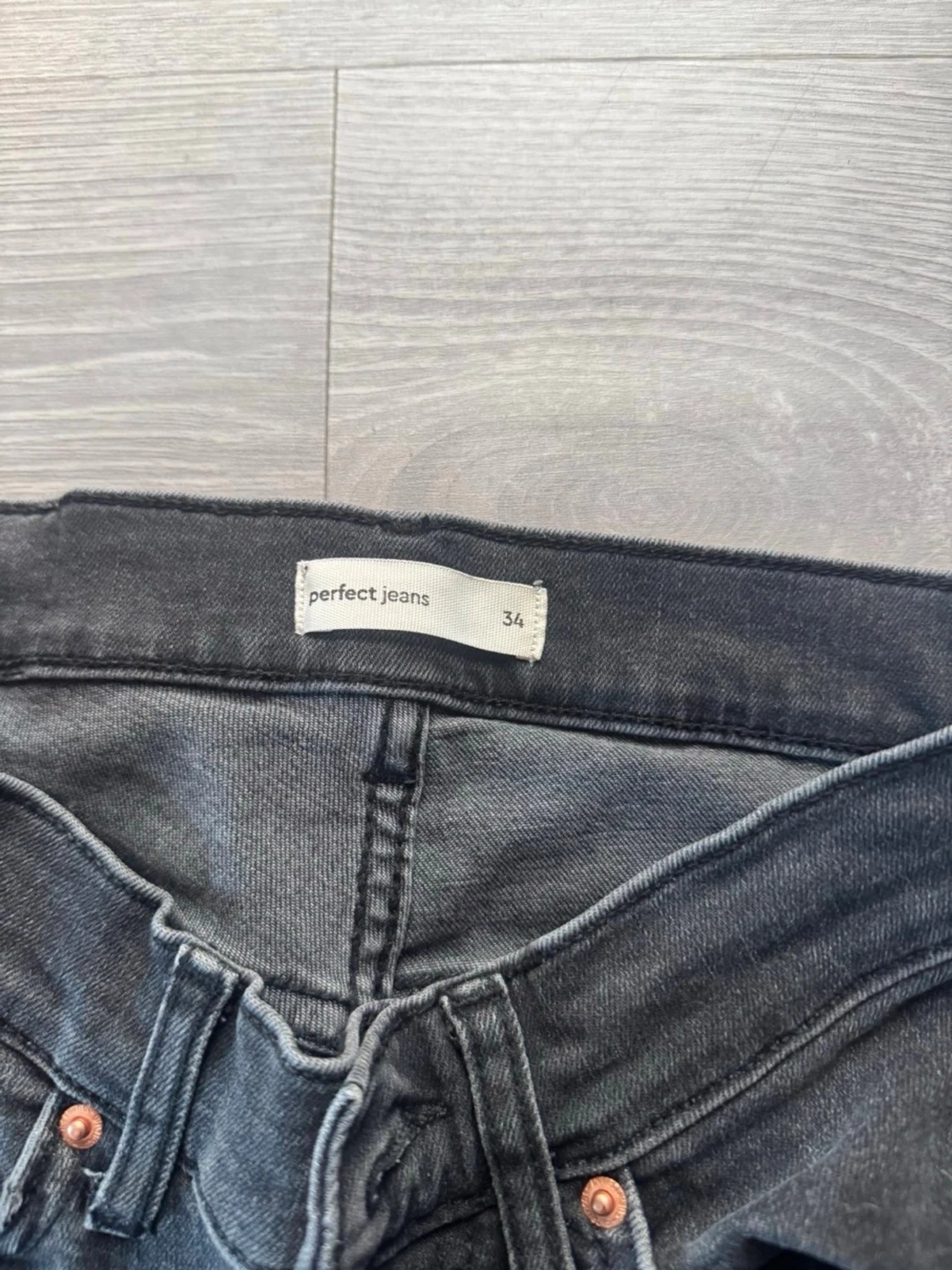 Svarta bootcut jeans med hög midja - 1