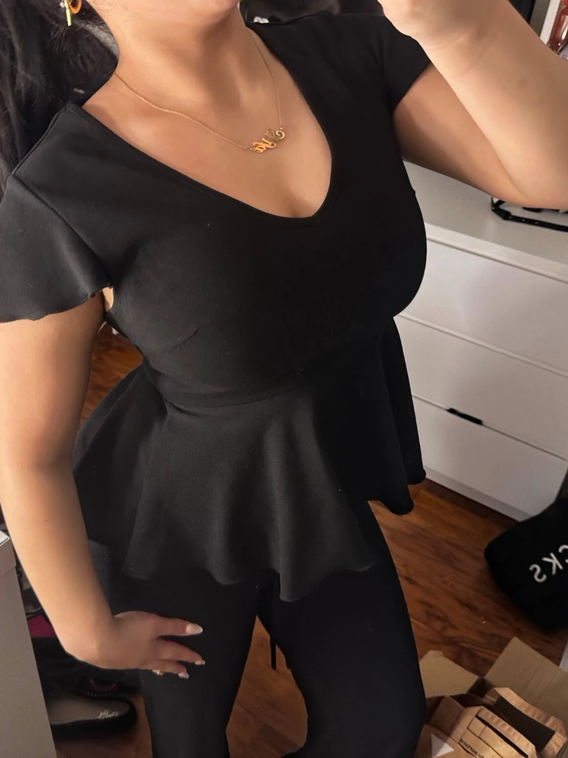 Svart peplum topp med v-ringning - 1