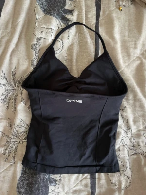 Dfyne training top - training top with paddings, size small