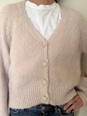 Only kofta - Only kofta som är beige😍storlek M men passar mig som vanligtvis har xs/s, verkligen superfin😍😍