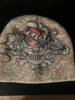Ed Hardy - Cool Ed Hardy mössa med tryck på framsidan. Är i väldigt bra skick. Skriv gärna vid frågor!😁