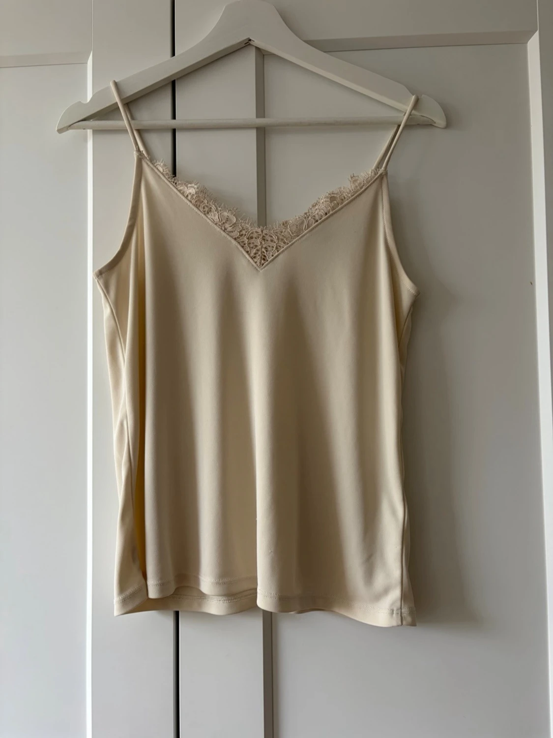 Beige linnetopp med spets från H&M