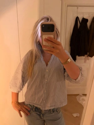 Hm topp - Sååå fin topp från hm, den är i bra skick!!💗