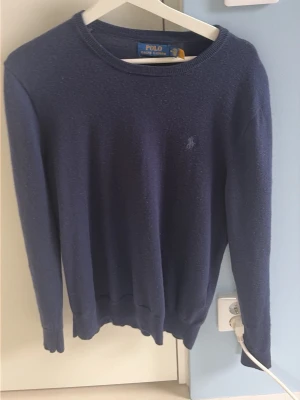 Ralph Lauren Storlek M - Orginal pris är 1500 har haft på mig den ett par gånger säljer för 700kr kan prutas ner 