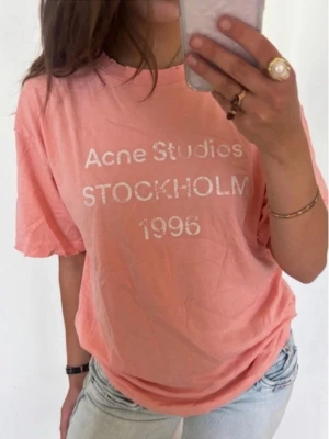 Acne Studios rosa t-shirt - Super fin Acne Studios tröja! Den är i mycket fint skick.