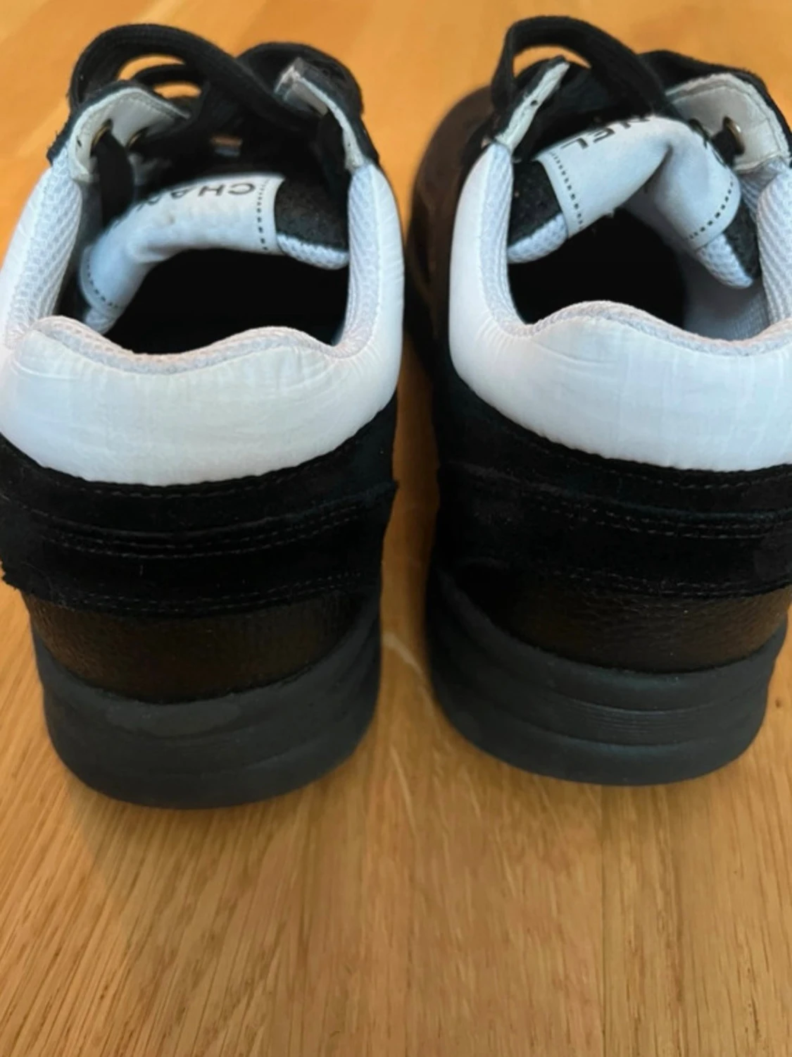Svarta  sneakers med vit logga - 3