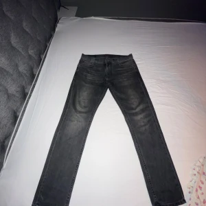 nudie jeans - skicket är bra skulle ja säga,använda rätt så mycket men inget som är sönder på dem.