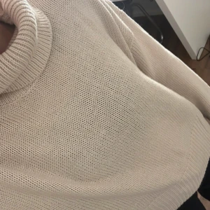 Stickad tröja med krage - Använd få gånger Fint skick 