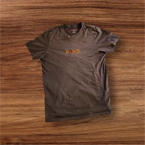 Brun Jordan T-shirt  - Bra skick inga skador 