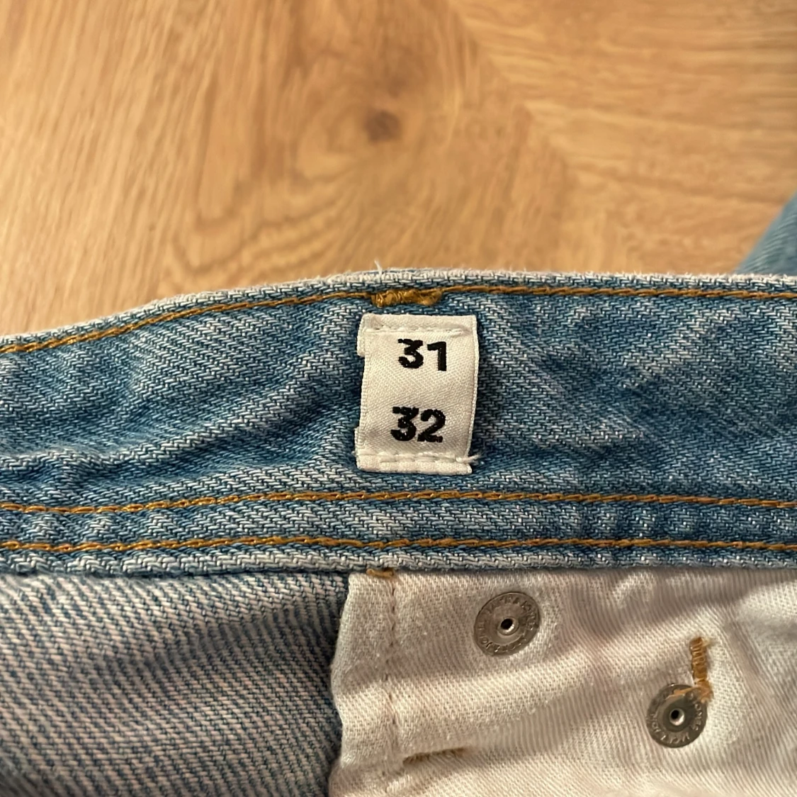 Ljusblåa jeans - 93