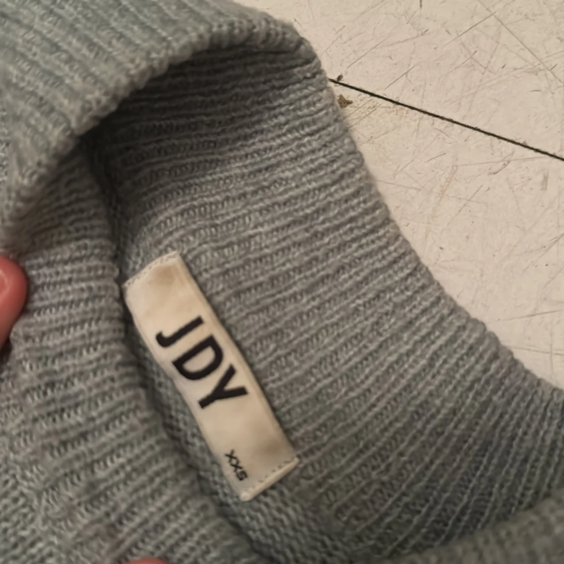 Stickad tröja med puffärm från JDY - 92