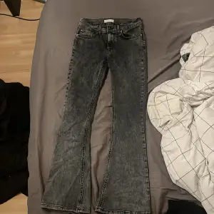 gråa gina jeans