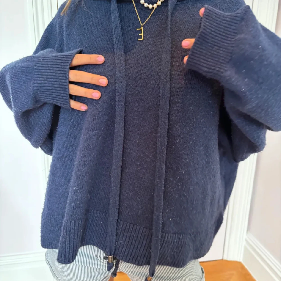 Tjock Mörkblå stickad hoodie - 90