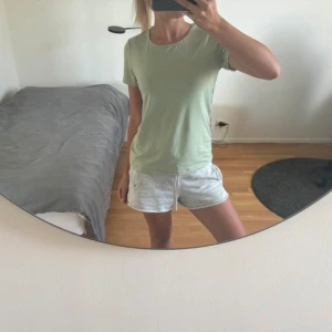 Träning t-shirt! Aldrig andvänd - Säljer denna skitsnygga och sköna t-shirten från Casall🌟 Säljer pga att jag inte fått någon användning av den! Aldrig andvänd