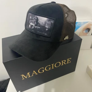 Maggior keps - Säljer en fett maggior keps för bra pris limited edition John lendrik keps skick 10/10 