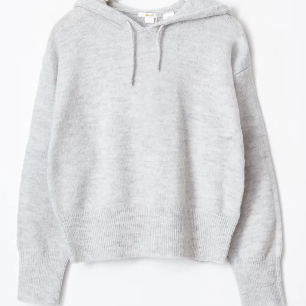 Grå hoodie från gina young i storlek 170 (xs-s) knappt använd så i nyskick!🤍. Tröjor & Koftor.