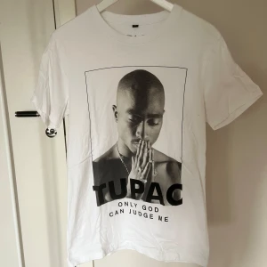 Tupac t-shirt - Bra skick, lite oversized 