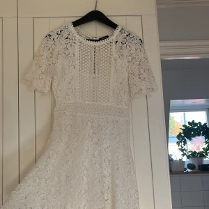 Klänning - Fin klänning som enbart är använt vid en studentmottagning. 