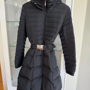 Moncler jacka - Moncler vinterjacka i perfekt skick