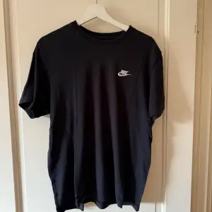 Nike T-shirt 2 för 1, en i bättre skick än den andra - M 