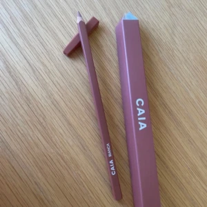 Caia - Säljer denna läppenan ifrån Caia Färgen Bianca Aldrig använd Pris: 159