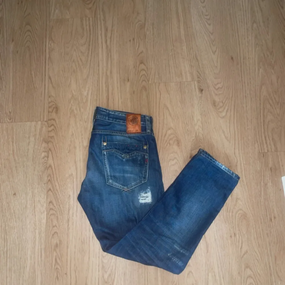 Otroligt snygga och fräscha slimmade rippade jeans från replay. Nypris-1800kr. Jeans & Byxor.