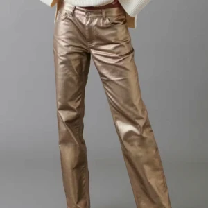 Metallic jeans - Nästan helt slutsålda lågmidjade jeans från Gina. Aldrig använda med alla lappar kvar! 