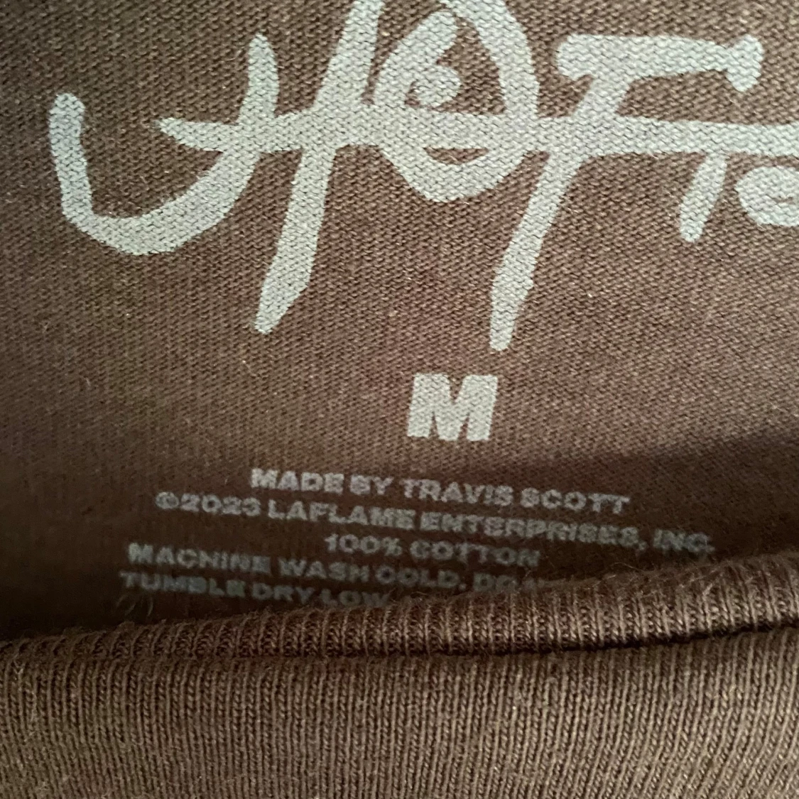 Brun t-shirt med tryck från Travis Scott - 90