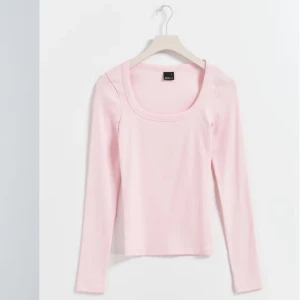 Rosa Ribbad Topp- Gina💓 - Jättefin rosa topp från gina som endast är prövad🤍😍 I nyskick Nypris: 199  