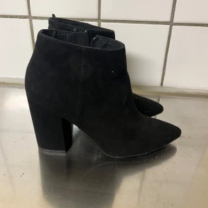 Boots - Boots i storlek 39. Finns i Skövde men kan fraktas! 