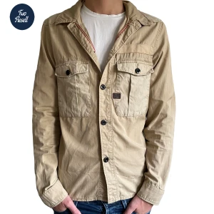 Overshirt G-star - Säljer denna beiga overshirten från G-star perfekt nu till hösten! Skick 9/10 inga defekter 