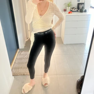 Träningstights relode - Fint skick! Jättesköna. Passar både Xs och S 