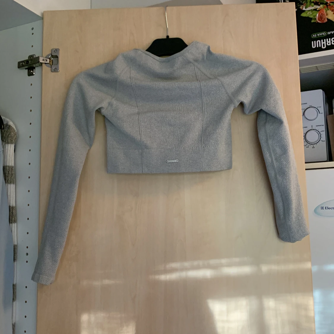 Grå croppad tröja från Aim’n! - 90