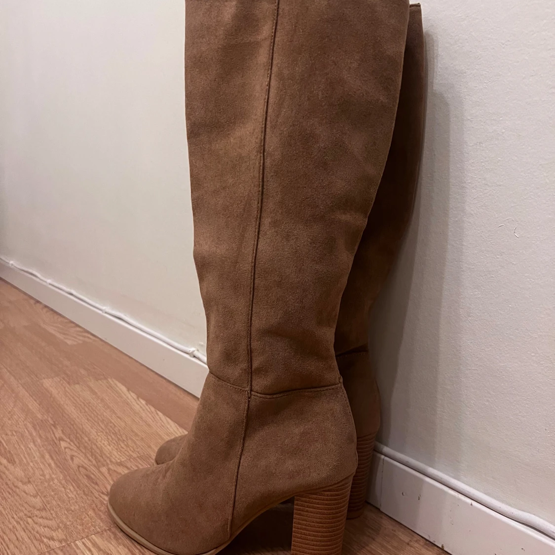 Bruna mockastövlar med klack