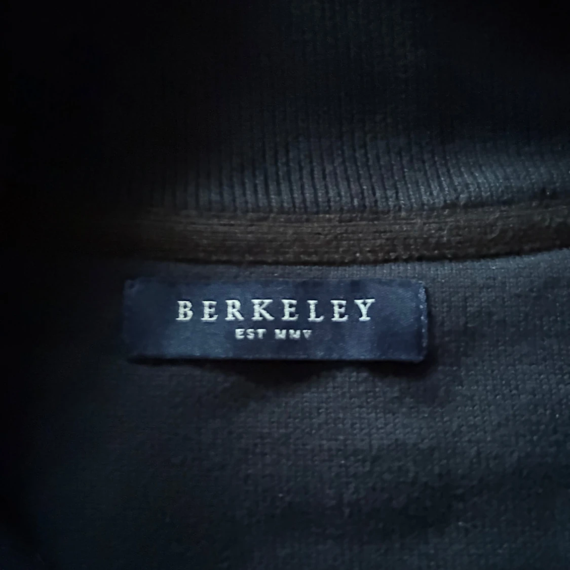 Mörkblå tröja med halfzip från Berkeley - 91