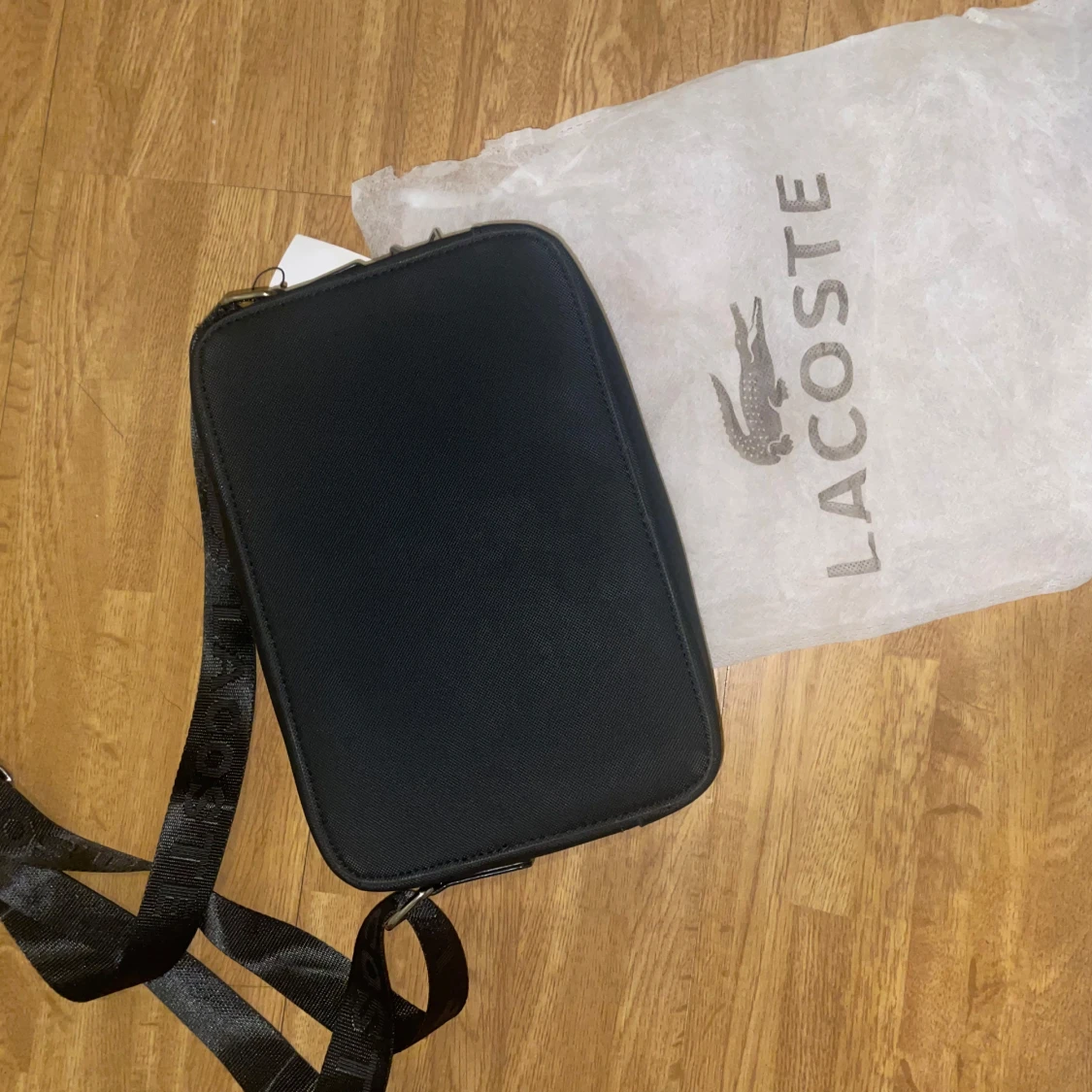 Svart axelväska från Lacoste - 92