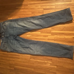 Replay jeans - Replay jeans som är i nyskick. Inga hål eller liknande. Använda max 10 gånger och inköpte för 1800kr