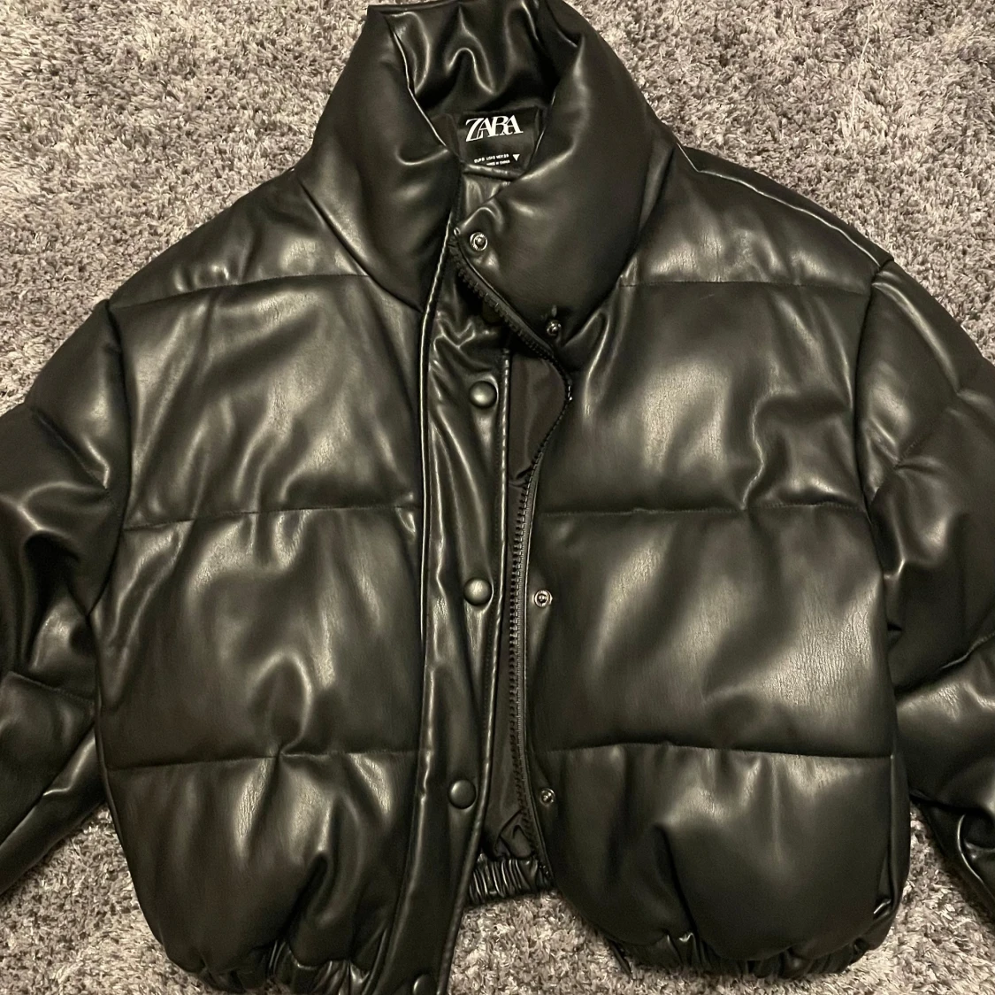 Svart pufferjacka från Zara - 91