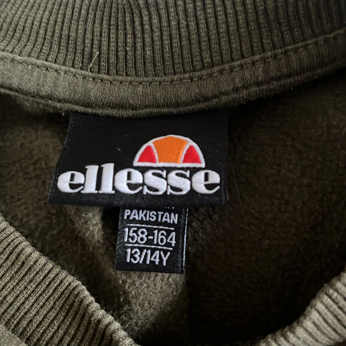 Olivgrön sweatshirt från Ellesse - 92