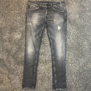 Dondup George jeans  - W34- passar W30 | riktigt bra skick | fraktas inom 24 h 📦 | priset är ej hugget i sten | tveka inte på att höra av dig