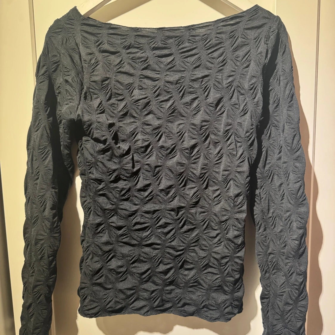 Svart långärmad topp från Gina Tricot - 90