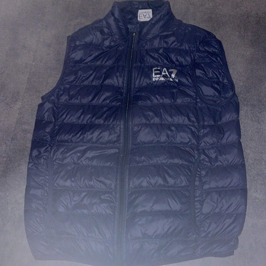 Svart väst från EA7