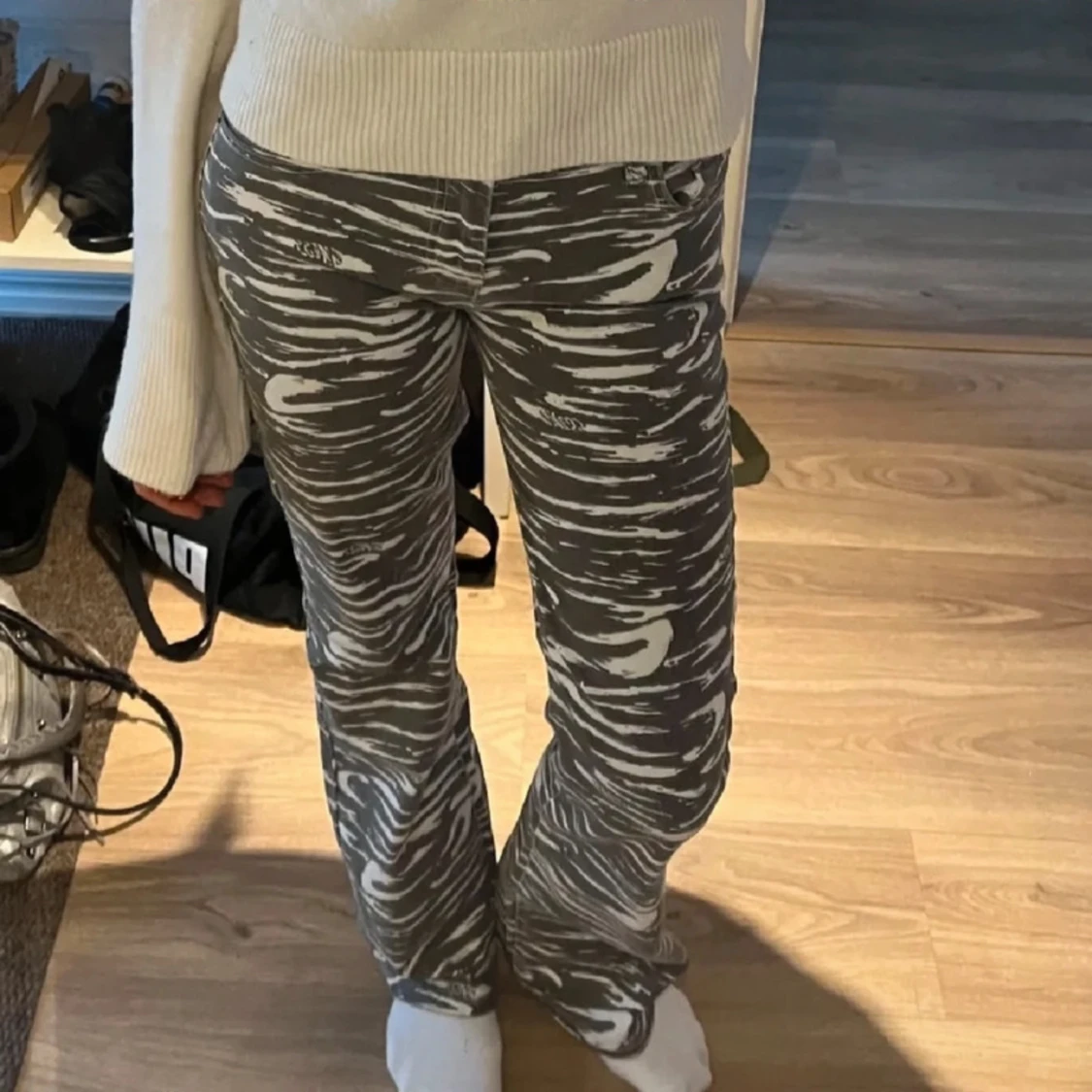 Zebramönstrade byxor från Guess - 90