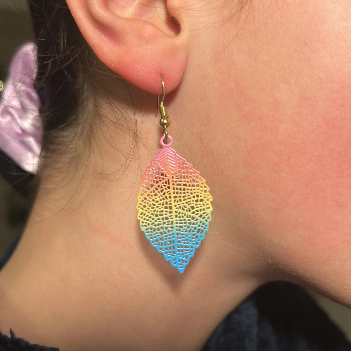 Färgglada bladformade örhängen - 90