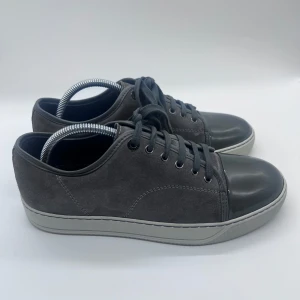 Lanvin cap toe  - Hej säljer nu mina lanvins i bra skick. Nypris på dessa ligger på 4999kr. De sitter oftast 1 storlek större. Ställ gärna frågor vid funderingar först till kvarn på box och dustbag har ett begränsat antal! 