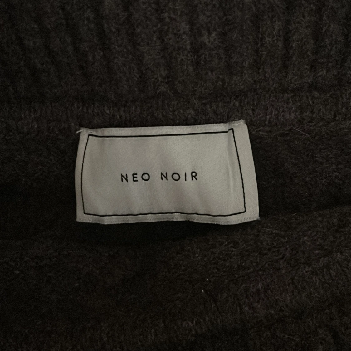 Brun offshoulder tröja från Neo Noir - 1